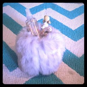 Very cute marble phone holder